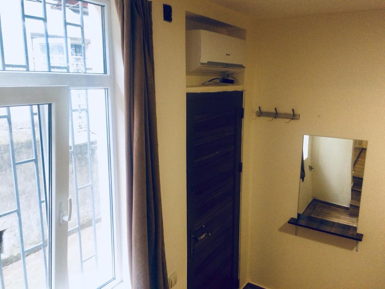 Apartment Gorgasali_57 バトゥーミ エクステリア 写真
